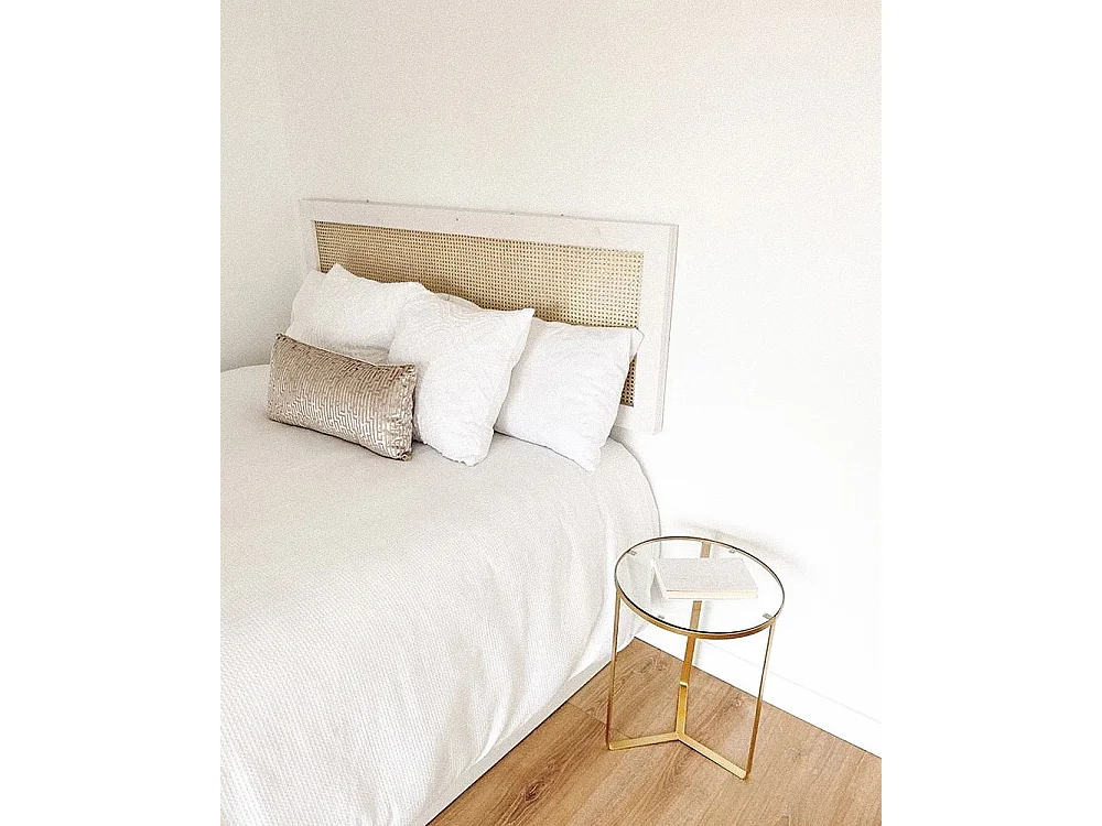 Cabecero de cama de madera maciza y cannage en tono blanco de 180x60cm - ELLEN CANNAGE - DECOWOOD