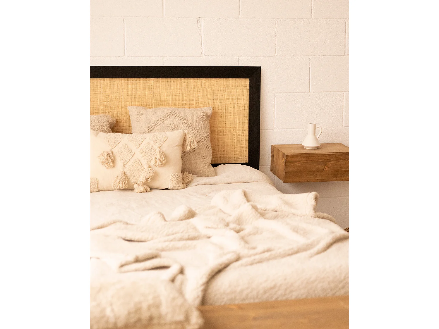 Testiera del letto in legno massello e rafia in tono nero 100x60cm - ELLEN RAFIA - DECOWOOD