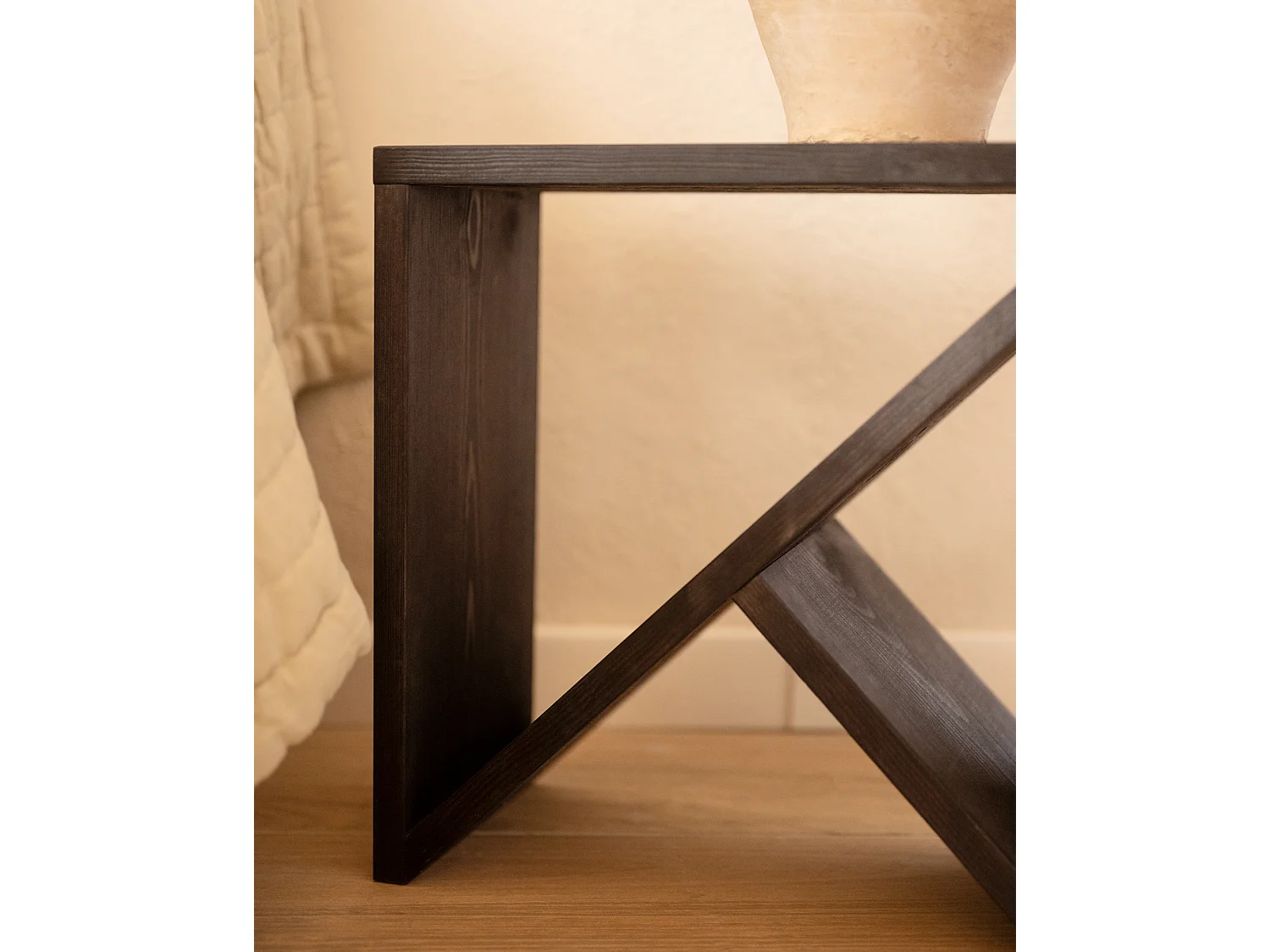 Set 2 piccoli tavoli in legno massello in tono nero 50x50cm - STOKE - DECOWOOD