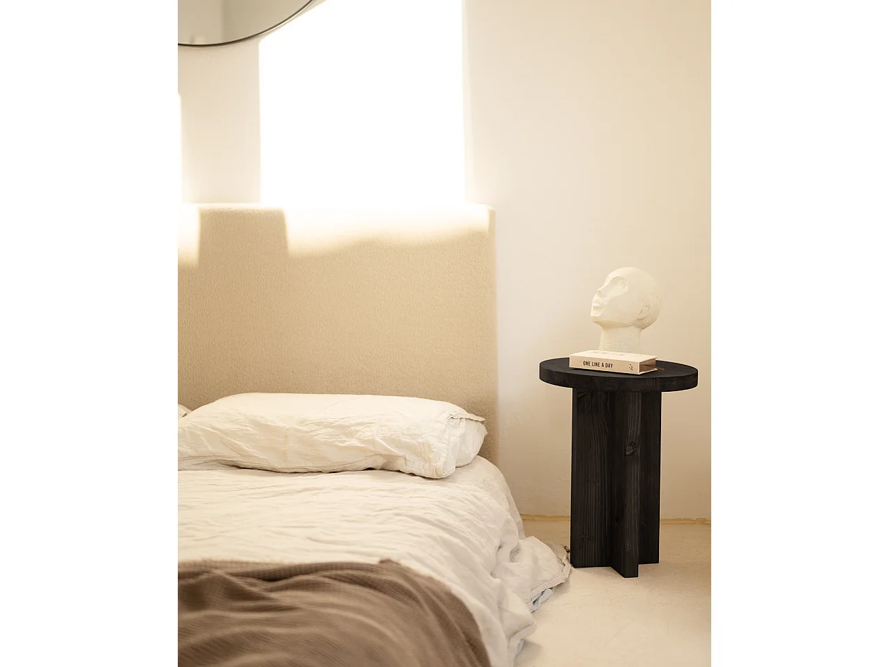 Taburete de madera maciza en tono negro de 45x35cm - TOKYO - DECOWOOD