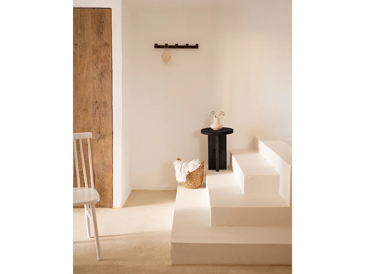 Sgabello rotondo in legno massello in tono rovere medio 35x45cm - TOKYO - DECOWOOD