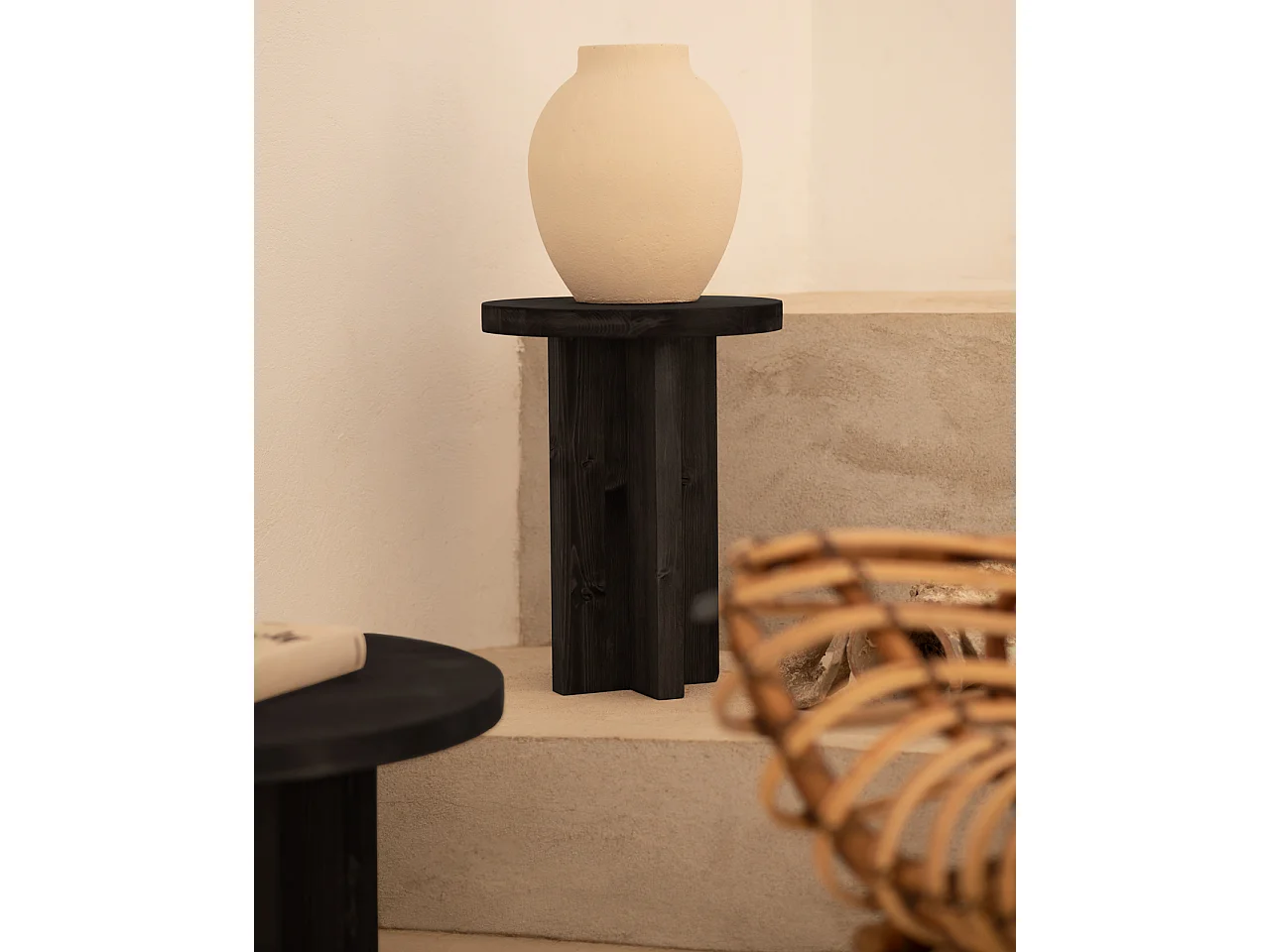 Sgabello rotondo in legno massello in tono rovere medio 35x45cm - TOKYO - DECOWOOD