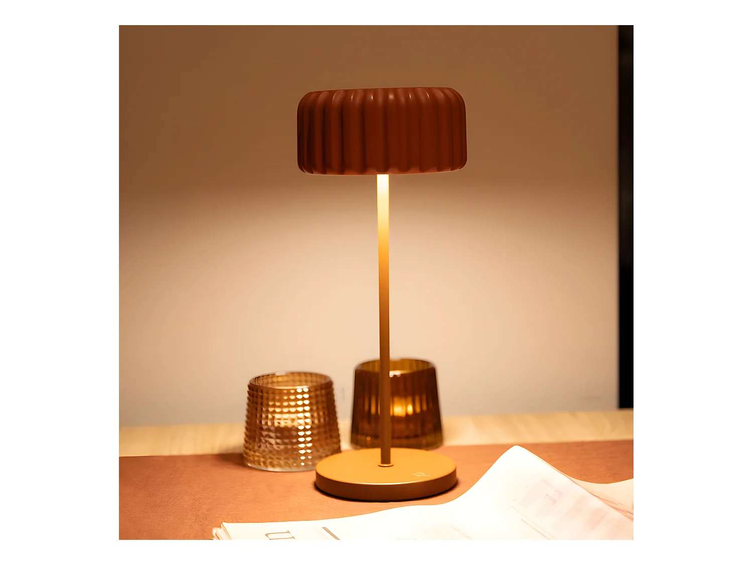 Lámpara de encaje de pie de 29 cm de altura en terracota de polietileno.