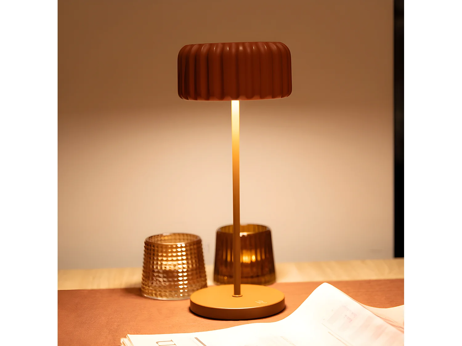 Lámpara de encaje de pie de 29 cm de altura en terracota de polietileno.