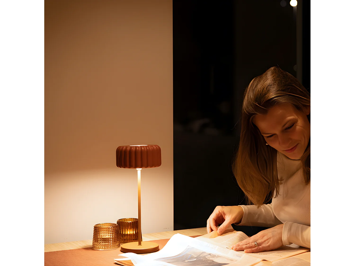 Lámpara de encaje de pie de 29 cm de altura en terracota de polietileno.