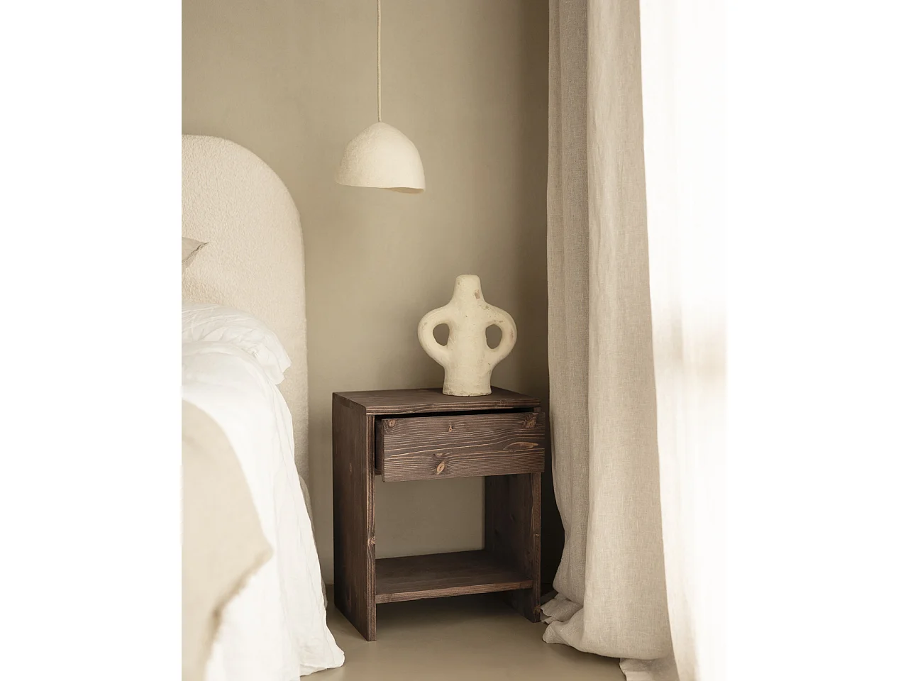 Comodino 1 cassetto in legno massello in tono noce 40x50cm - MARTINA - DECOWOOD