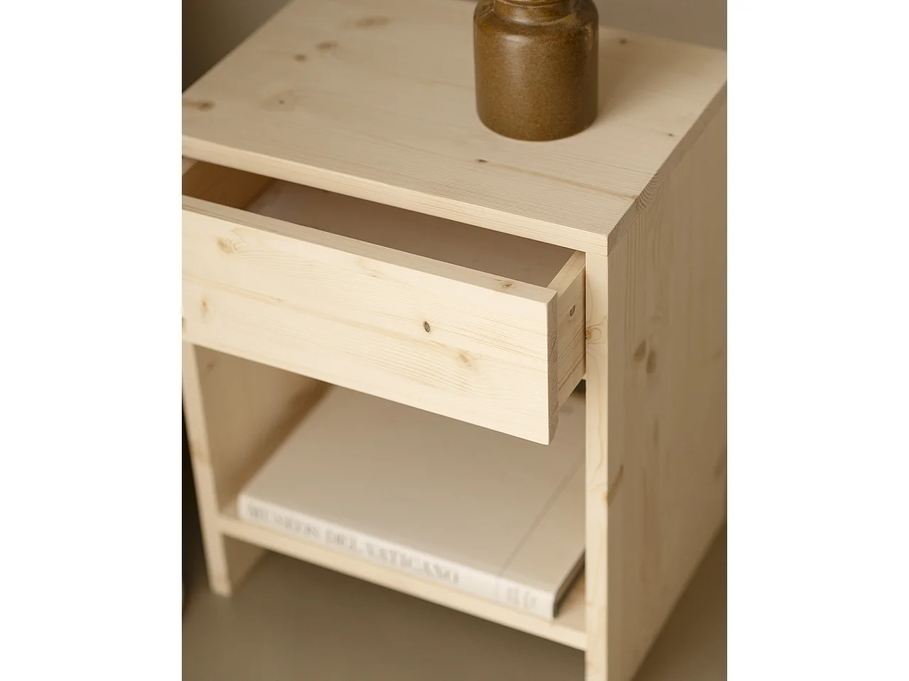 Mesita de noche de madera de abeto Decowood con cajón y balda en color natural de 40x60cm - MARTINA - DECOWOOD