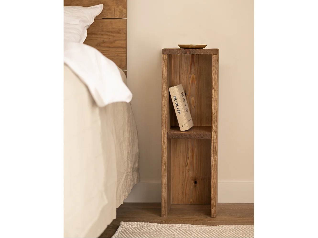 Kit de 2 mesitas de noche o auxiliares de madera de abeto Decowood con balda en color roble oscuro 60x20cm - LINA - DECOWOOD