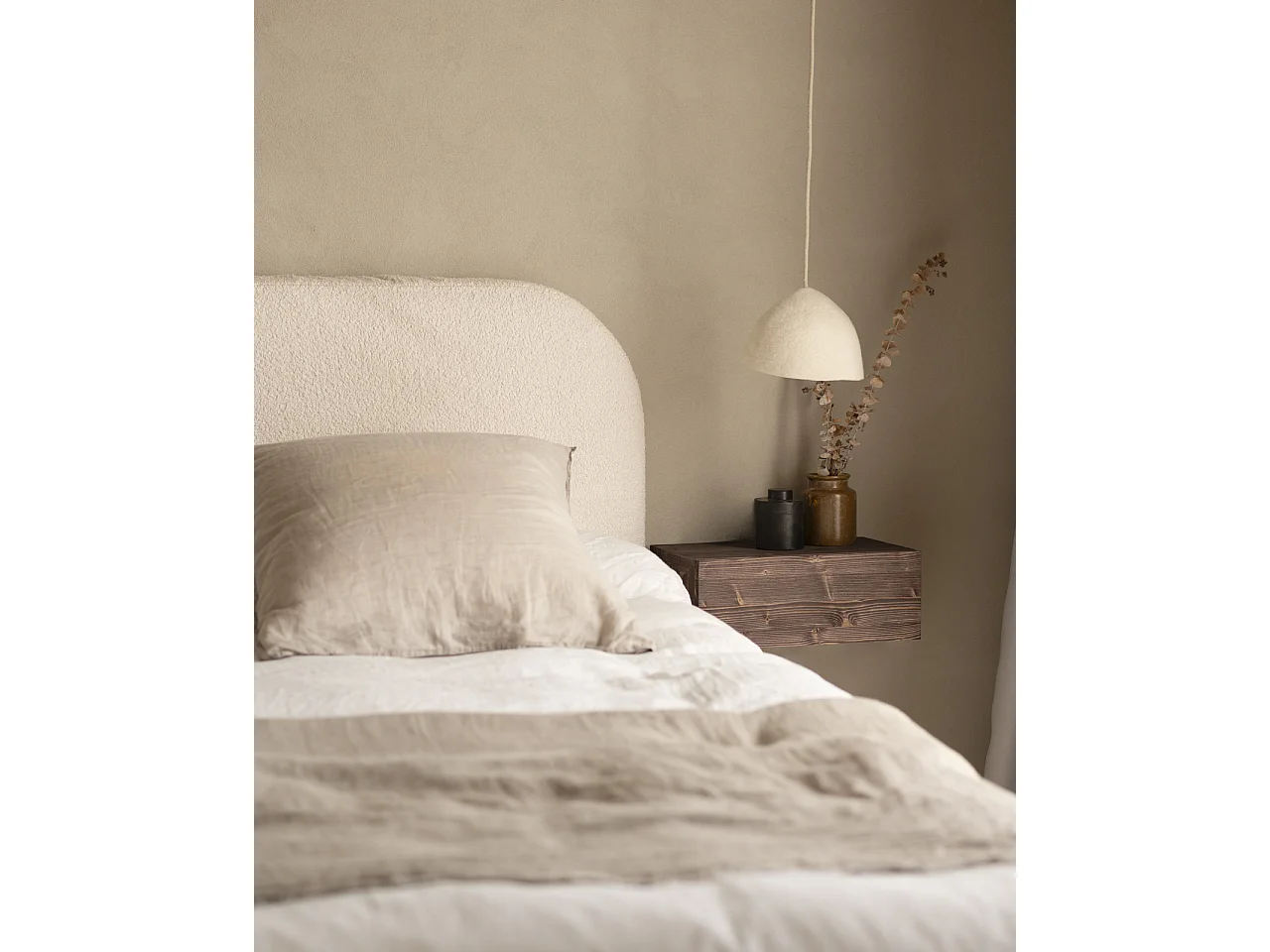 Mesita de noche de pared de madera de abeto Decowood con cajón en color nogal de 40x15cm - INGRID - DECOWOOD