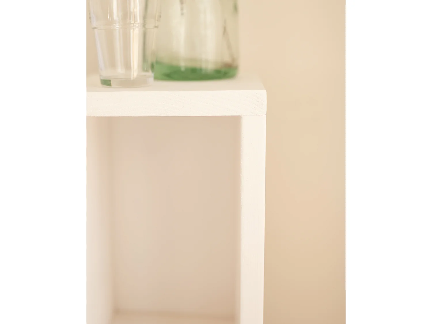 Set 2 comodini in legno massello in tono bianco 20x60cm - LINA - DECOWOOD