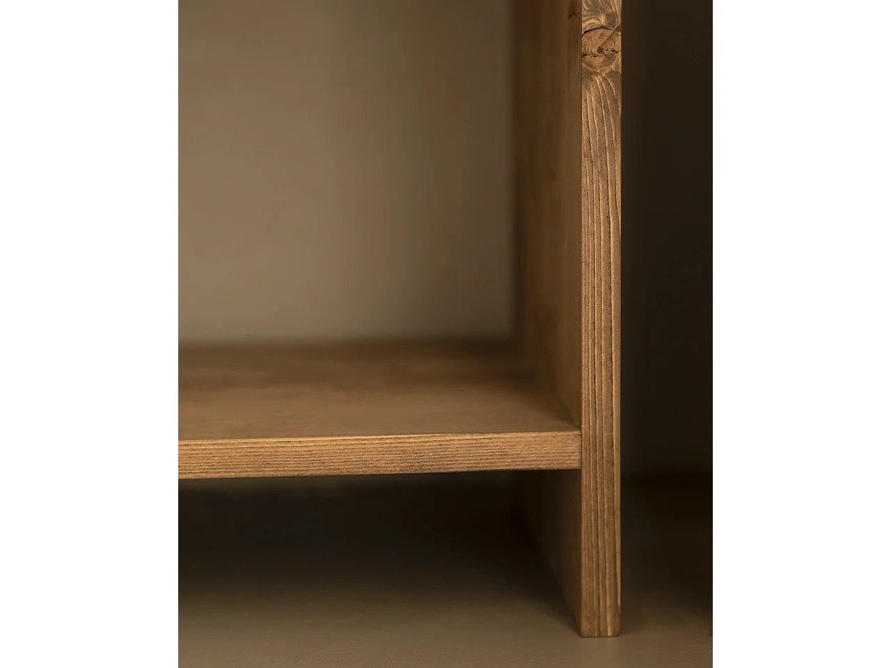 Comodino 1 cassetto in legno massello in tono rovere scuro 40x40cm - MARTINA - DECOWOOD