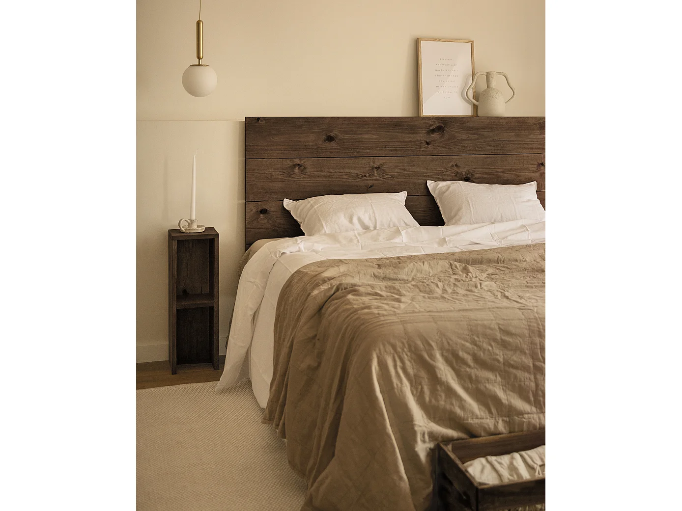 Set 2 comodini in legno massello in tono noce 20x60cm - LINA - DECOWOOD