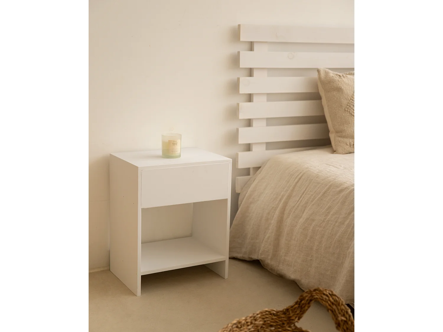 Comodino 1 cassetto in legno massello in tono bianco 40x50cm - MARTINA - DECOWOOD