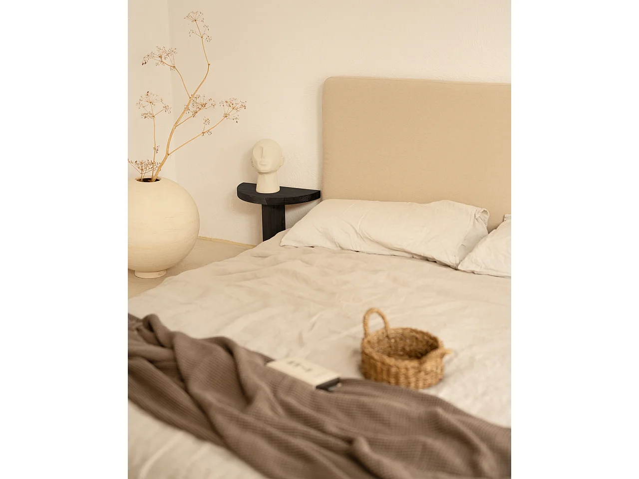 Comodino in legno massello in tono nero 40x27cm - TOKYO - DECOWOOD