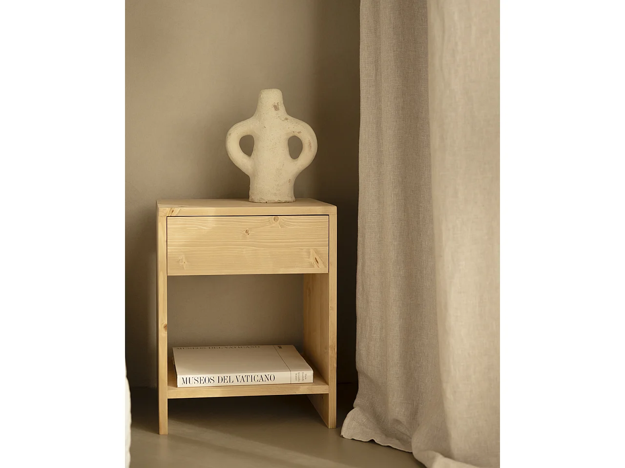 Table de chevet en bois de sapin avec un tiroir marron 40x40cm - MARTINA - DECOWOOD