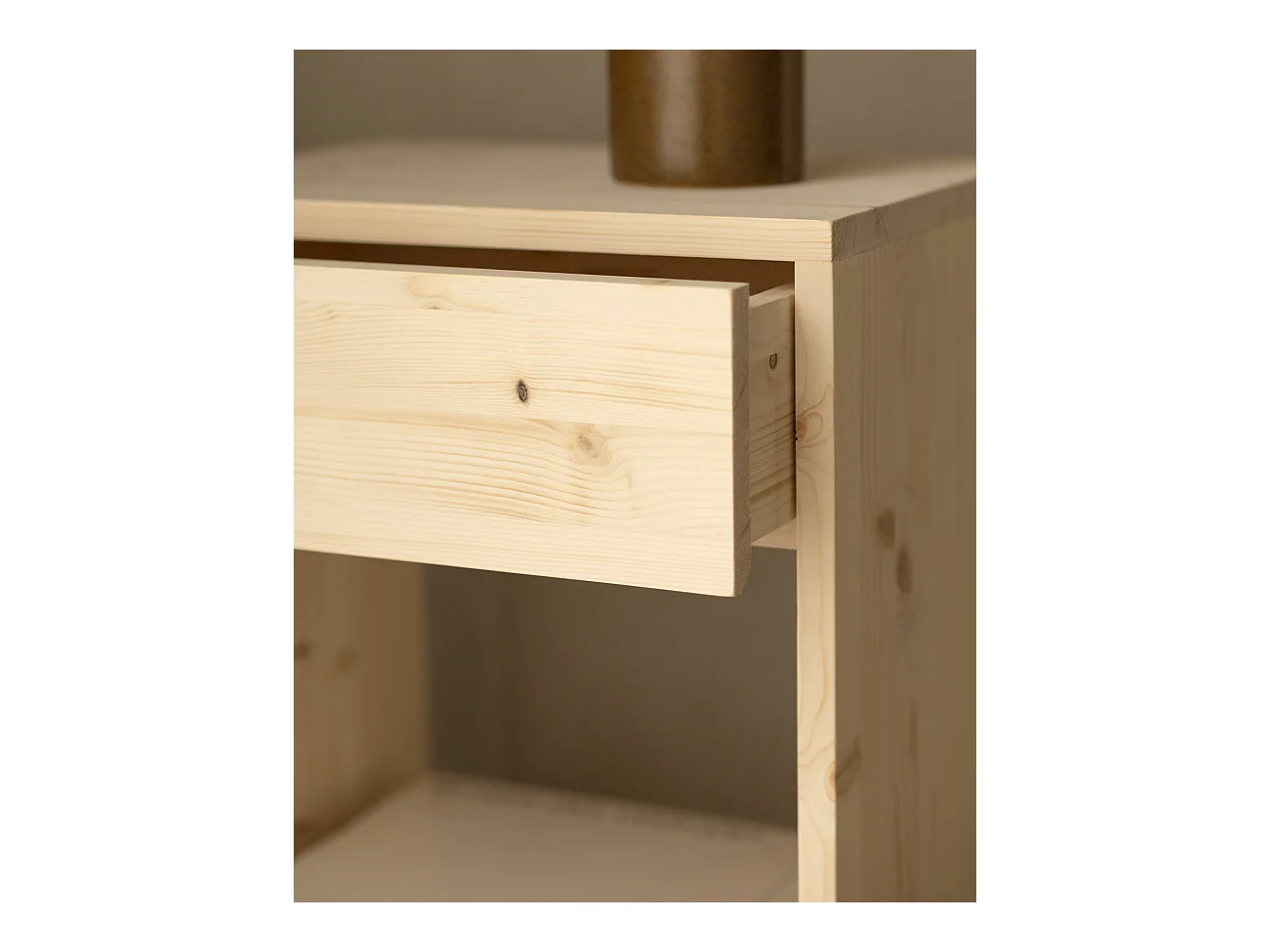 Table de chevet en bois de sapin avec un tiroir naturel de 50x40cm - MARTINA - DECOWOOD