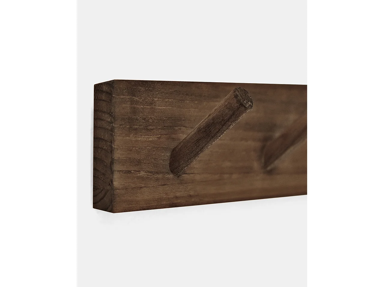 Colgador de pared de madera maciza en tono nogal de 26x5cm - KATE - DECOWOOD