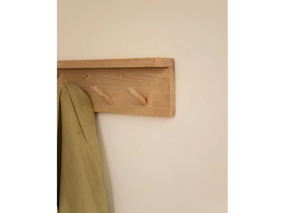 Colgador de pared de madera maciza en tono roble medio de 61x9,5cm - KATE - DECOWOOD