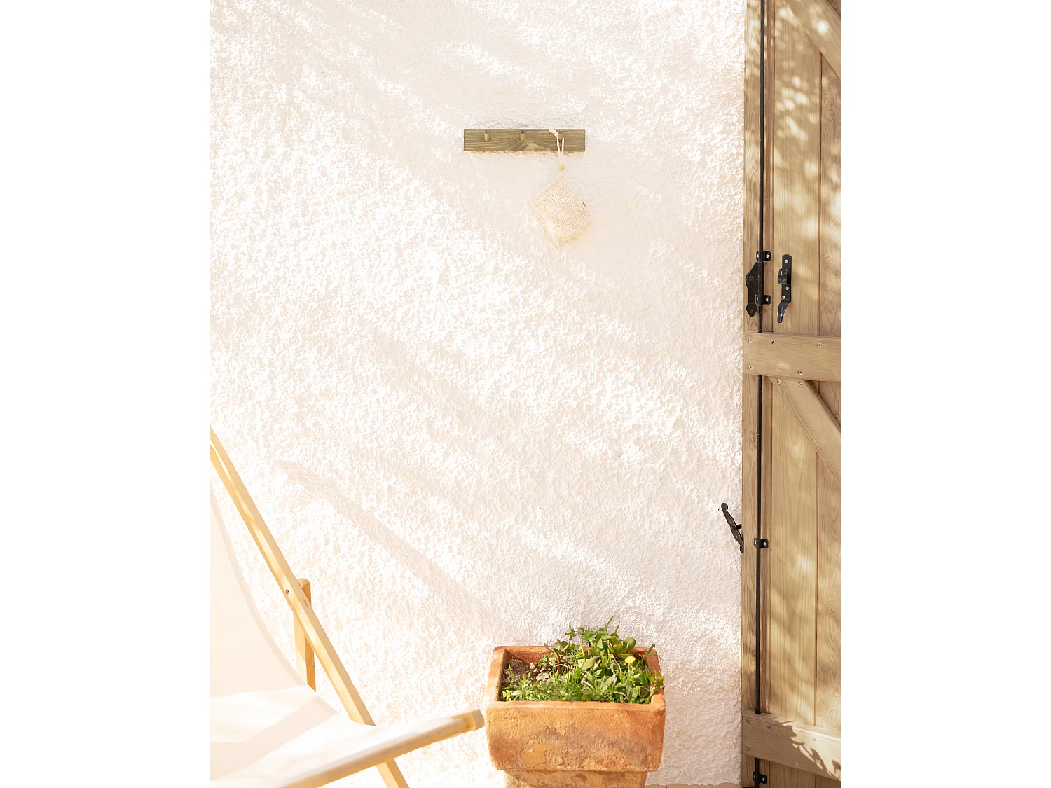 Colgador de pared de madera maciza en tono olivo de 26x5cm - KATE - DECOWOOD