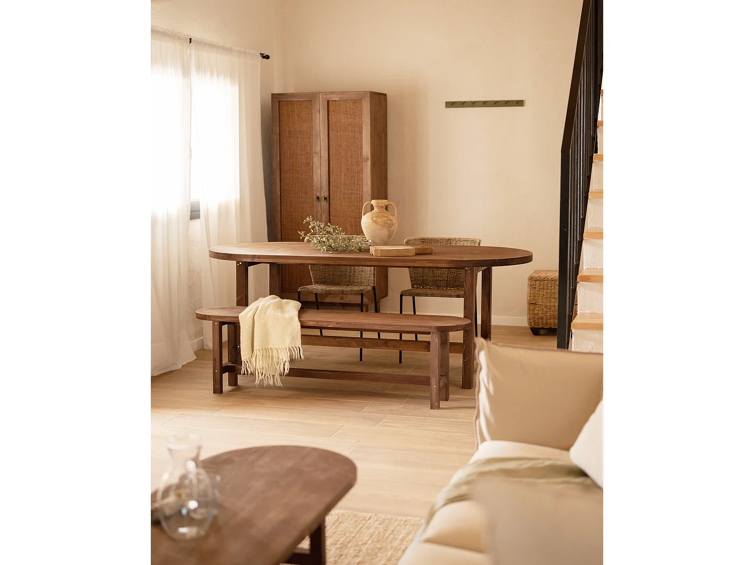 Colgador de pared de madera maciza en tono verde de 61x5cm - KATE - DECOWOOD