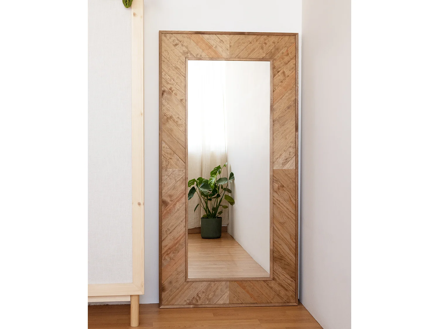 Espejo de madera maciza en tono roble oscuro de 163x84cm - VILLA - DECOWOOD