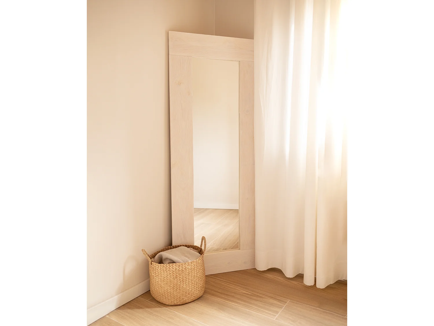 Espejo de madera maciza tono blanco de 165x65cm - IZAL - DECOWOOD