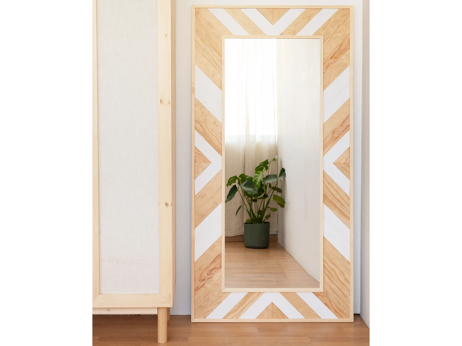 Espejo de madera maciza en tono natural y blanco de 163x84cm - ZAZOO - DECOWOOD