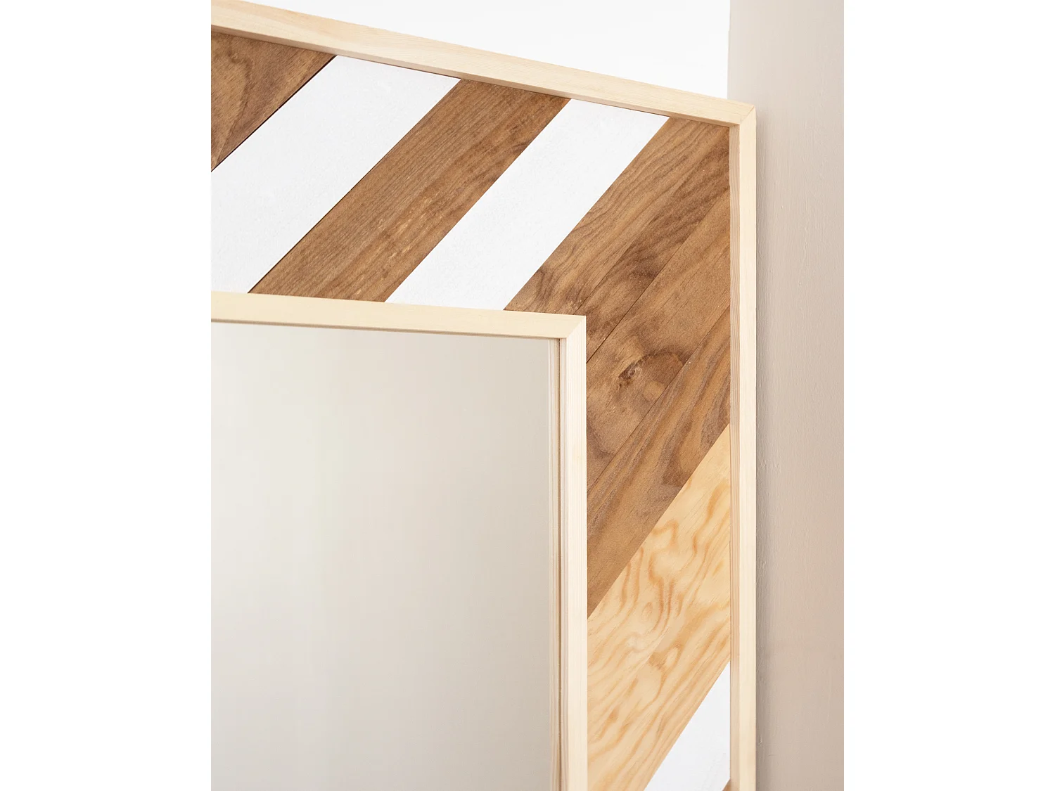 Espejo de madera maciza en tono roble oscuro, natural y blanco de 163x84cm - MOSAIK - DECOWOOD