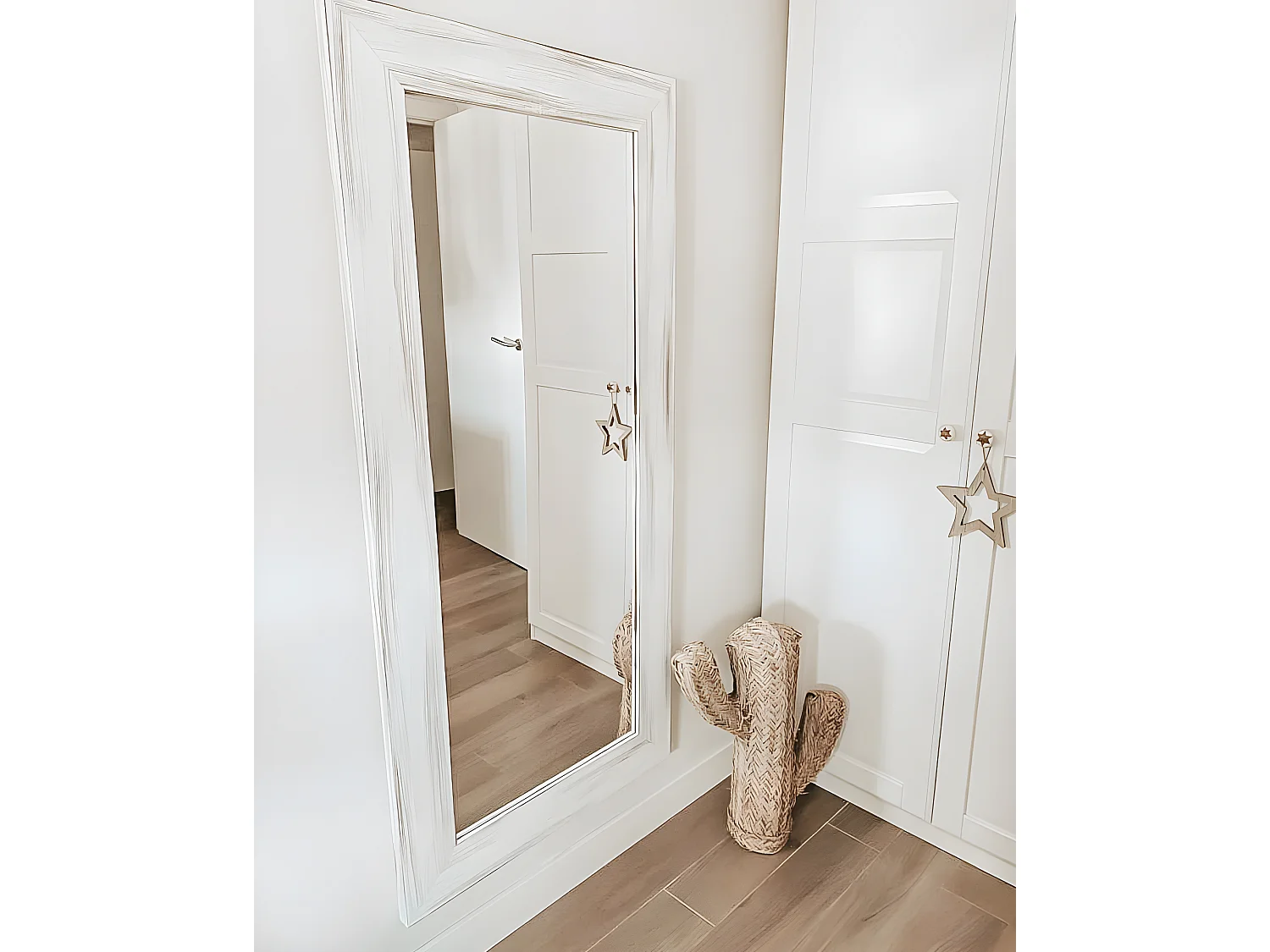 Espejo de madera decapado blanco de 60x80cm - MATE - DECOWOOD