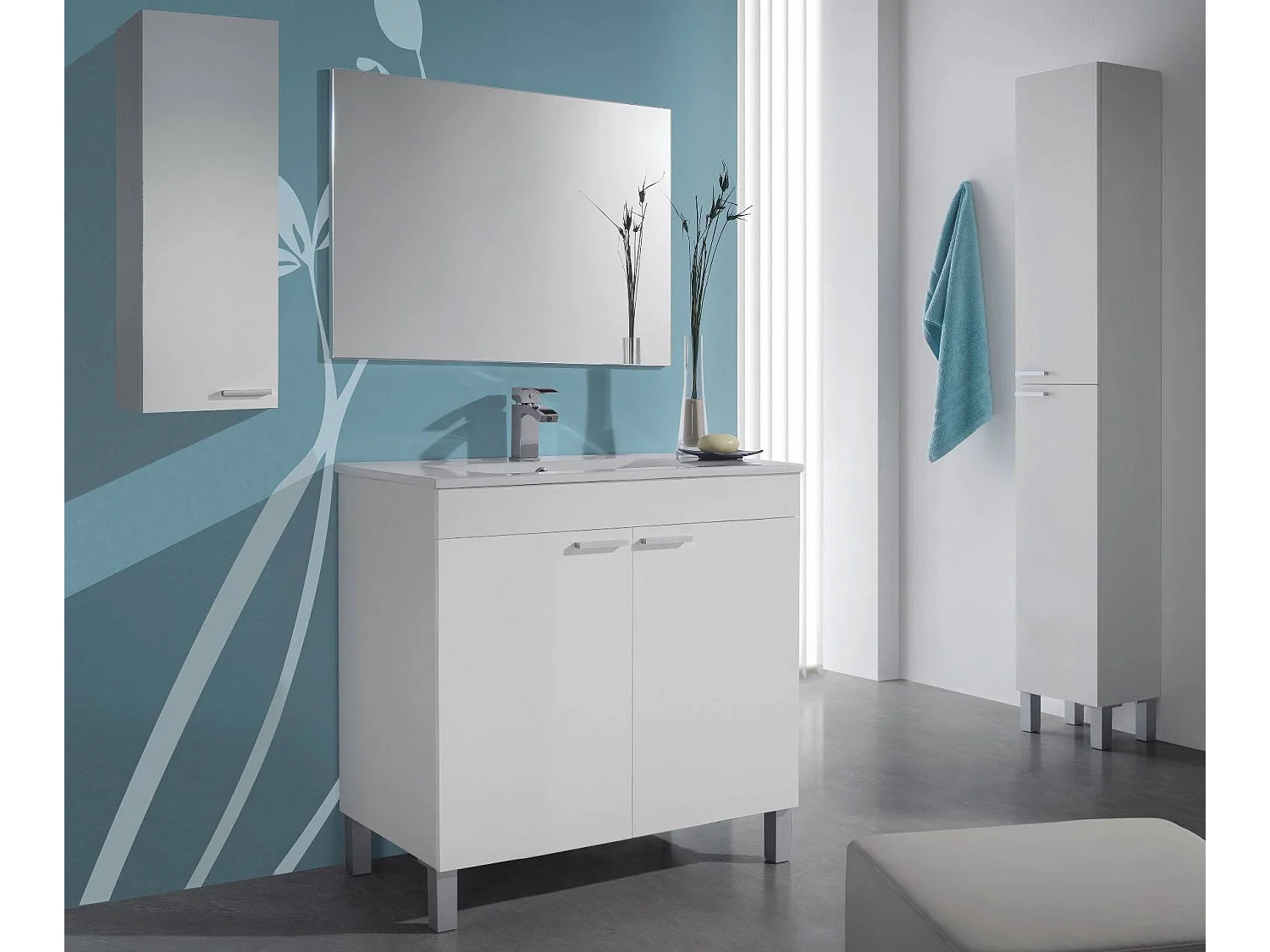 Armoire murale Torrance, Armoire colonne de salle de bain avec 1 porte, Armoire murale suspendue avec 1 étagère, 30x25h85 cm, Blanc brillant