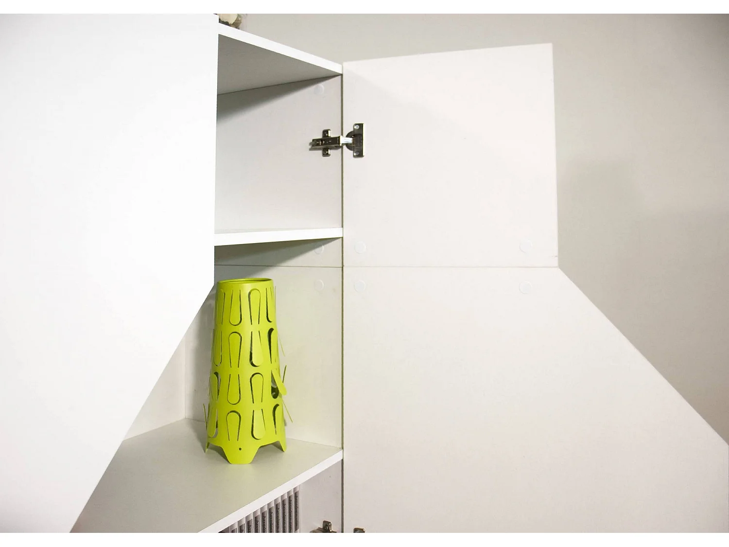 Buffet Domenico, Buffet de cuisine avec 2 portes géométriques, Buffet de salon, Buffet de cuisine, 100% Made in Italy, 79x43h86 cm, Blanc brillant