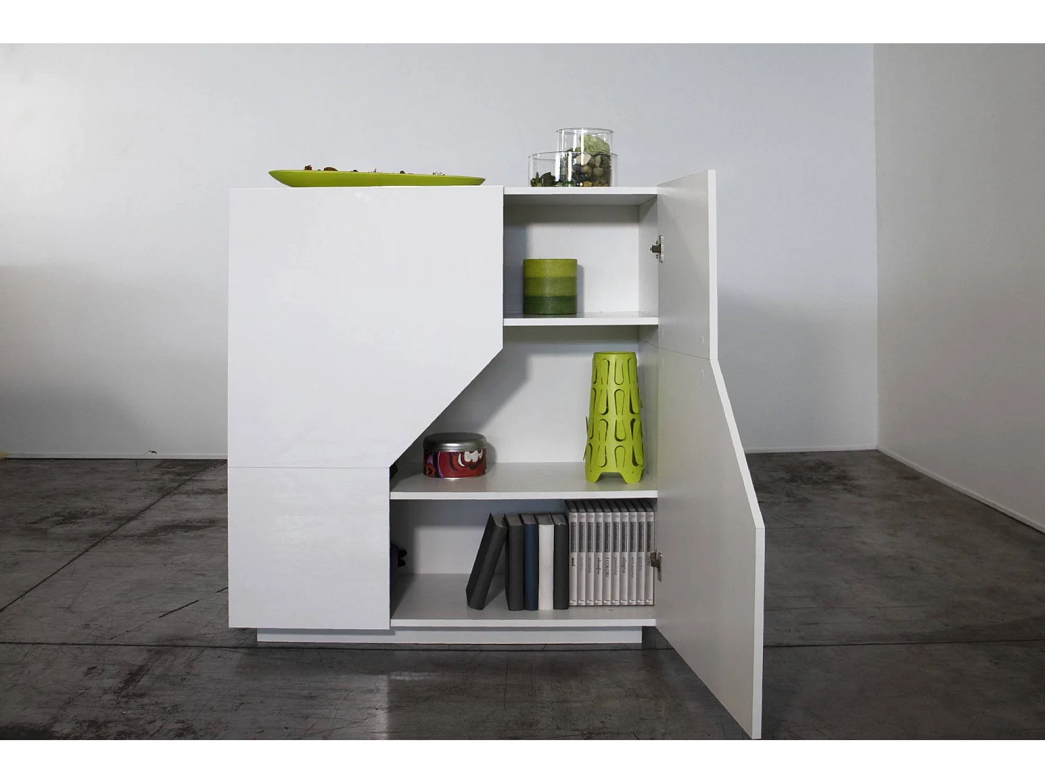 Aparador Domenico, Aparador de cozinha com 2 portas geométricas, Buffet de sala, Aparador de cozinha, 100% Fabricado em Itália, 79x43h86 cm, Branco brilhante