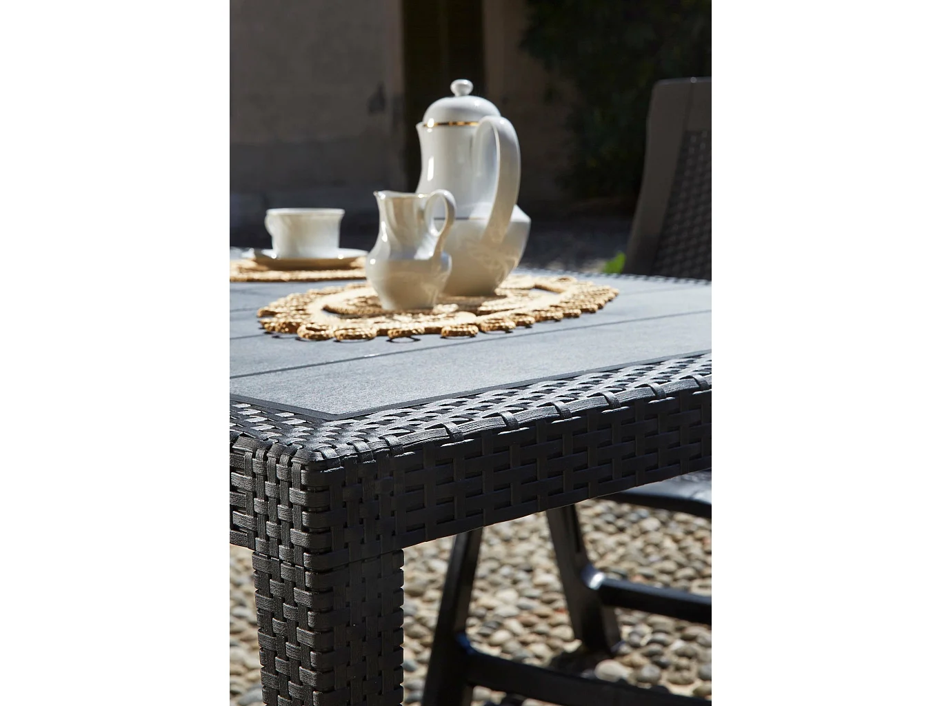 Tavolo da esterno Imola, Ripiano fisso rettangolare, Tavolo da giardino multiuso effetto rattan, 100% Made in Italy, 138x78h72 cm, Antracite
