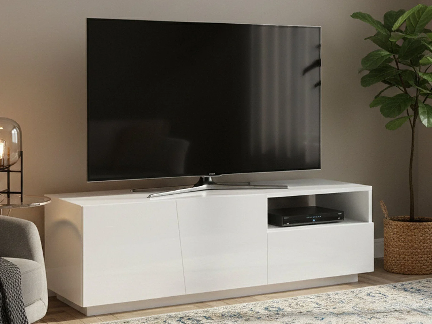 Mobile porta TV Nino, Credenza bassa da soggiorno a 2 ante, Base porta televisione, 100% Made in Italy, cm 150x43h46, Bianco lucido