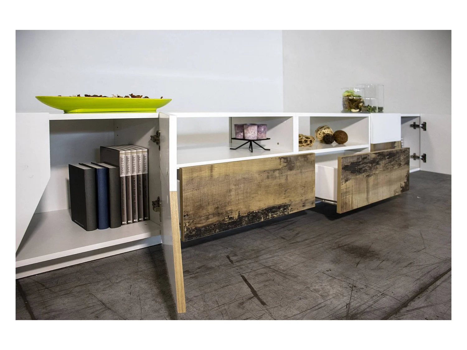 Gregorio TV-meubel, Laag woonkamerdressoir met 4 deuren, Onderstel televisiemeubel, 100% Made in Italy, 260x43h46 cm, Glanzend wit en esdoorn