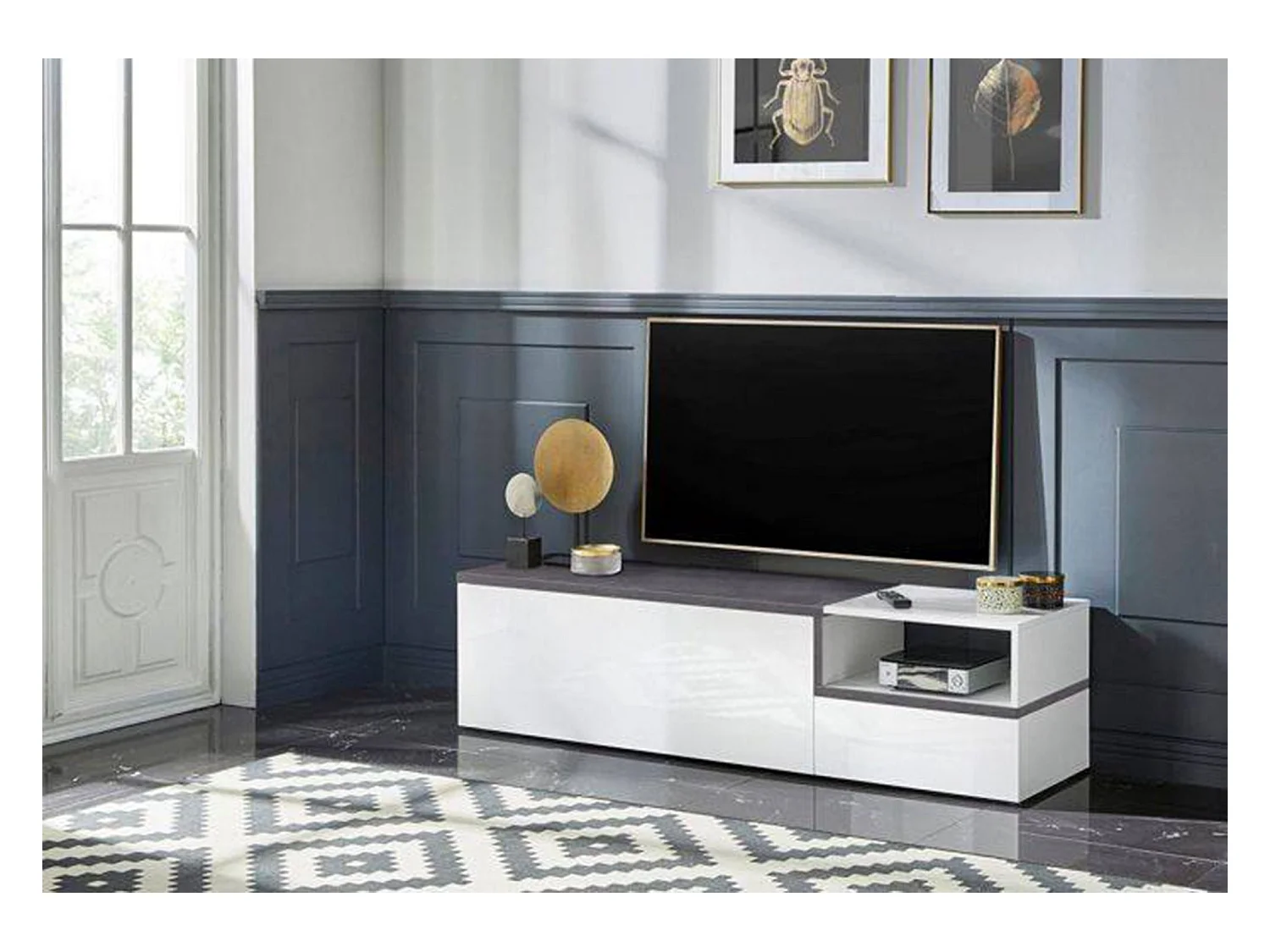 Lapo TV-meubel, Laag woonkamerdressoir met 2 deuren, Onderstel televisiemeubel, 100% Made in Italy, 160x40h46 cm, Glanzend wit en leisteen