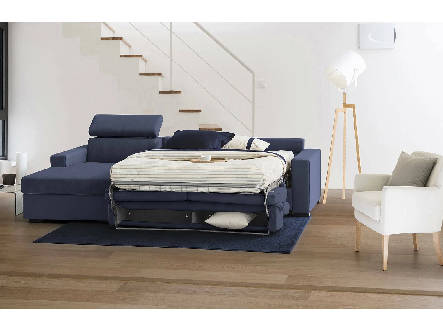 Aleandra slaapbank, hoekbank, 100% Made in Italy, bank met draaibare opening, met opberggedeelte links, met slanke armleuningen, 260x95h85 cm, blauw