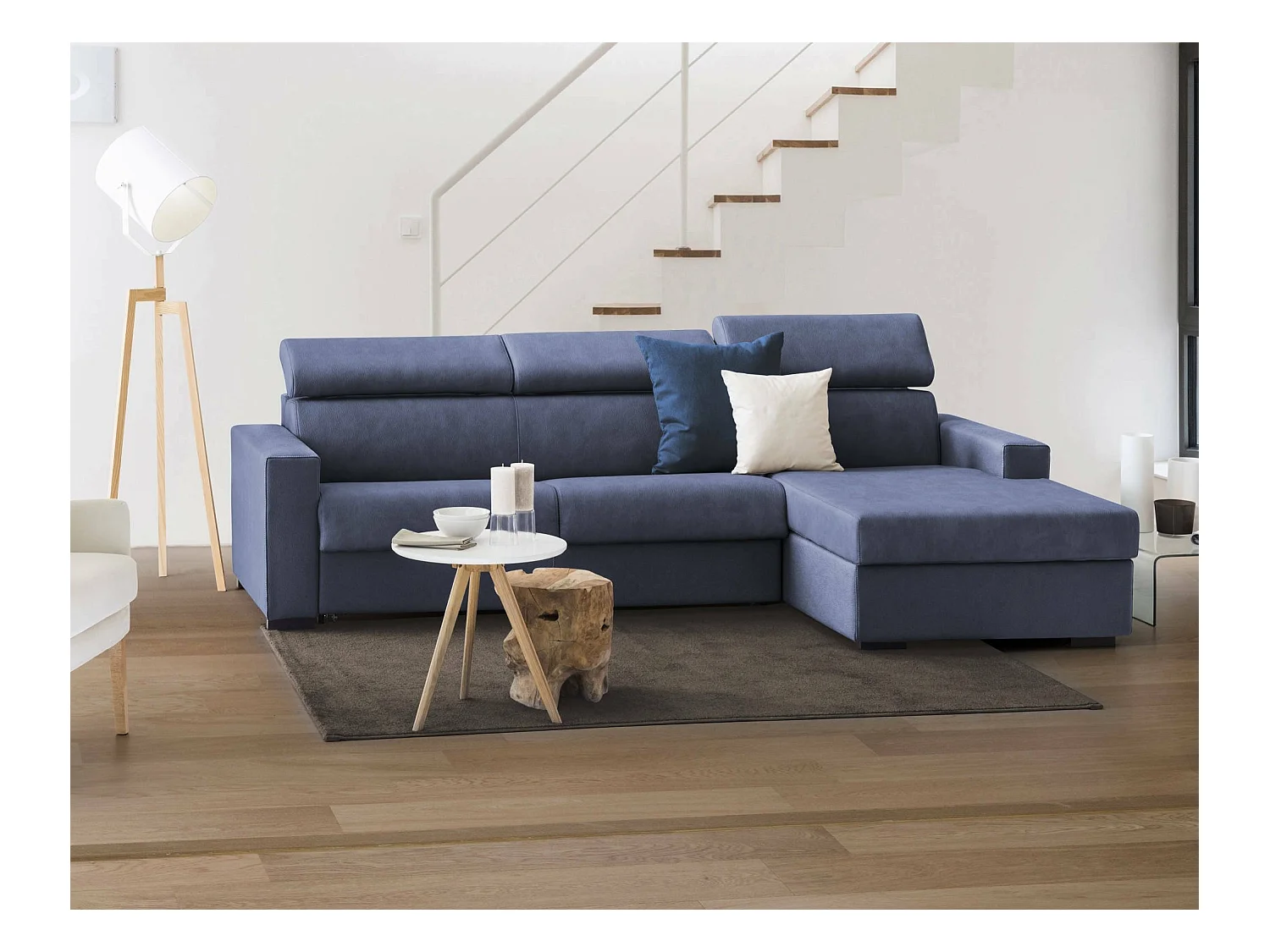 Divano fisso con penisola Mikaela, Sof ad angolo con chaise longue destra in tessuto, Braccioli slim, 100% Made in Italy, Cm 260x95h85, Blu