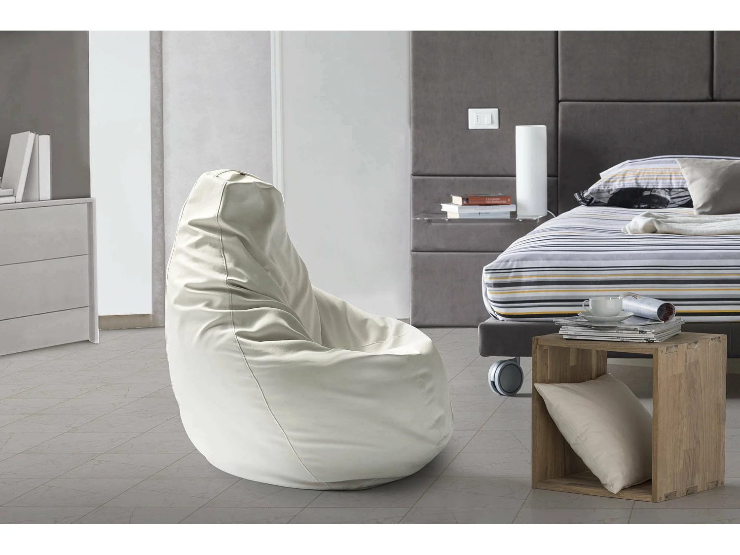 Pouf Annachiara, Pouf a sacco, Poltrona a sacco in ecopelle, 100% Made in Italy, 70x70h110 cm, Bianco
