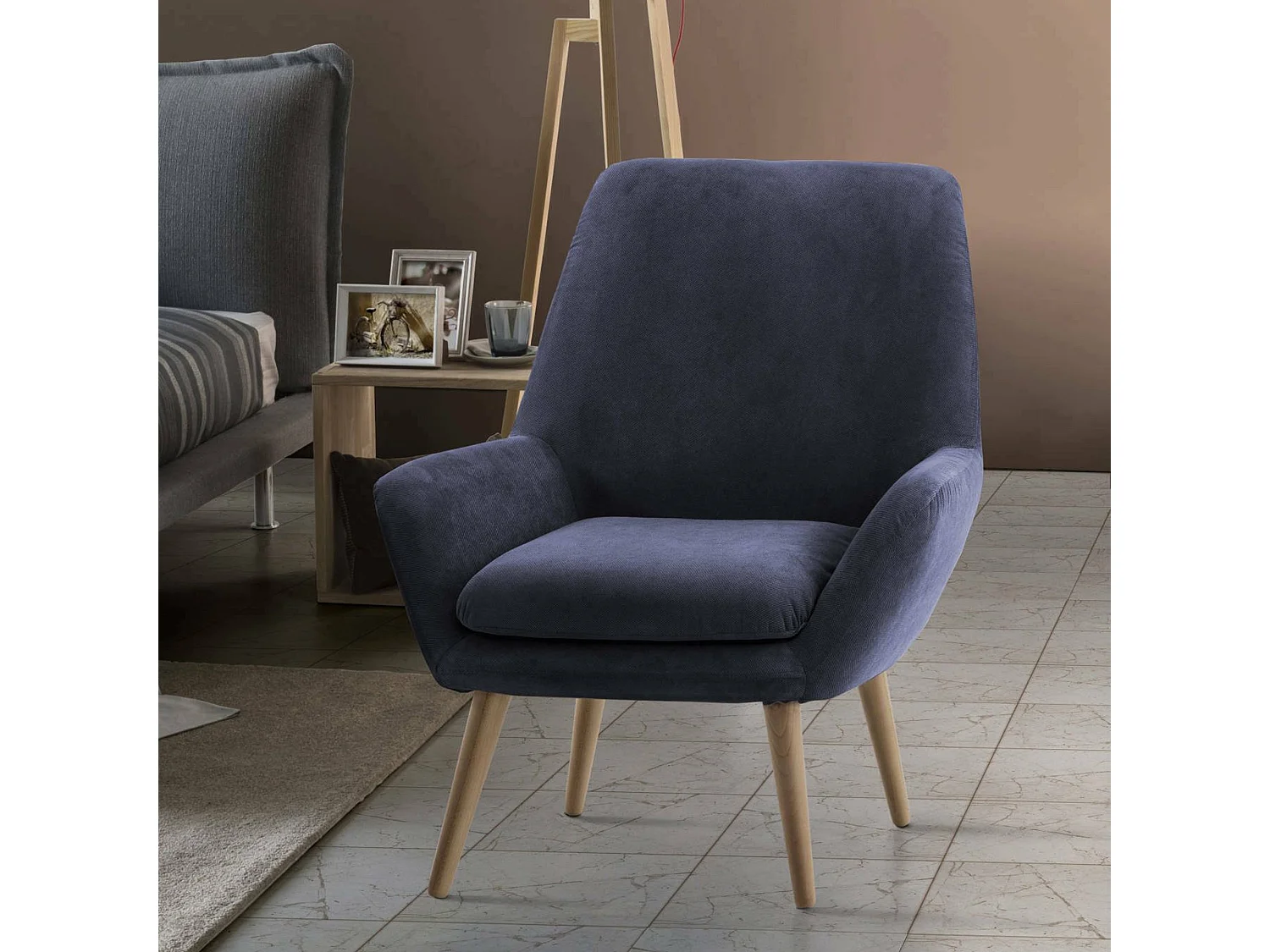 Fauteuil Annarita, fauteuil lounge design, 100% Made in Italy, fauteuil relaxant en tissu rembourré, 80x70h95 cm, Bleu