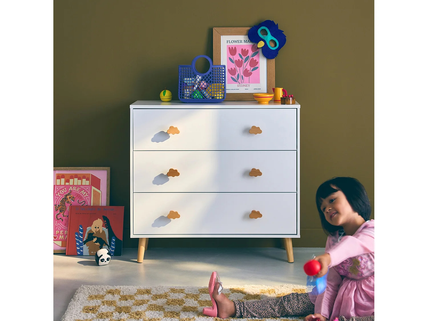 Commode enfant. décor bois. blanc. 3 tiroirs. pieds et poignées nuage en pin