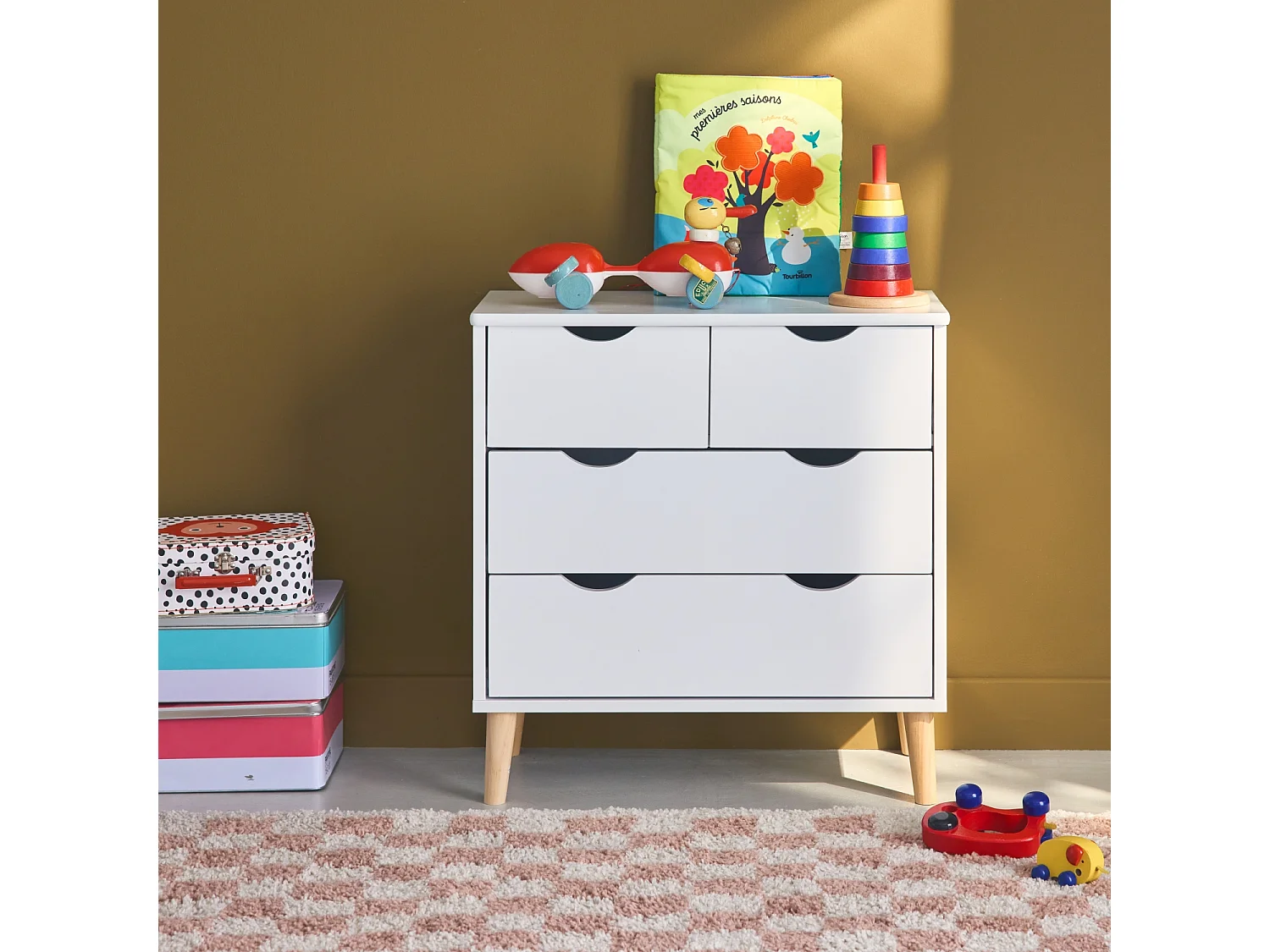 Commode pour enfant. 4 tiroirs. pieds en pin