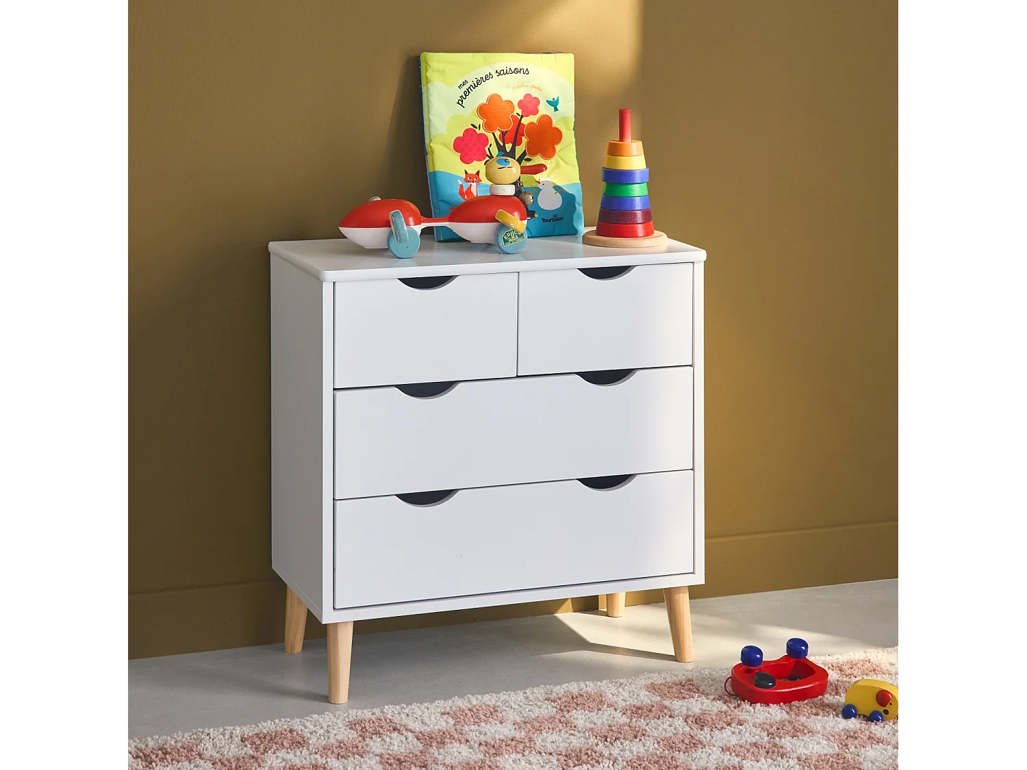 Commode pour enfant. 4 tiroirs. pieds en pin
