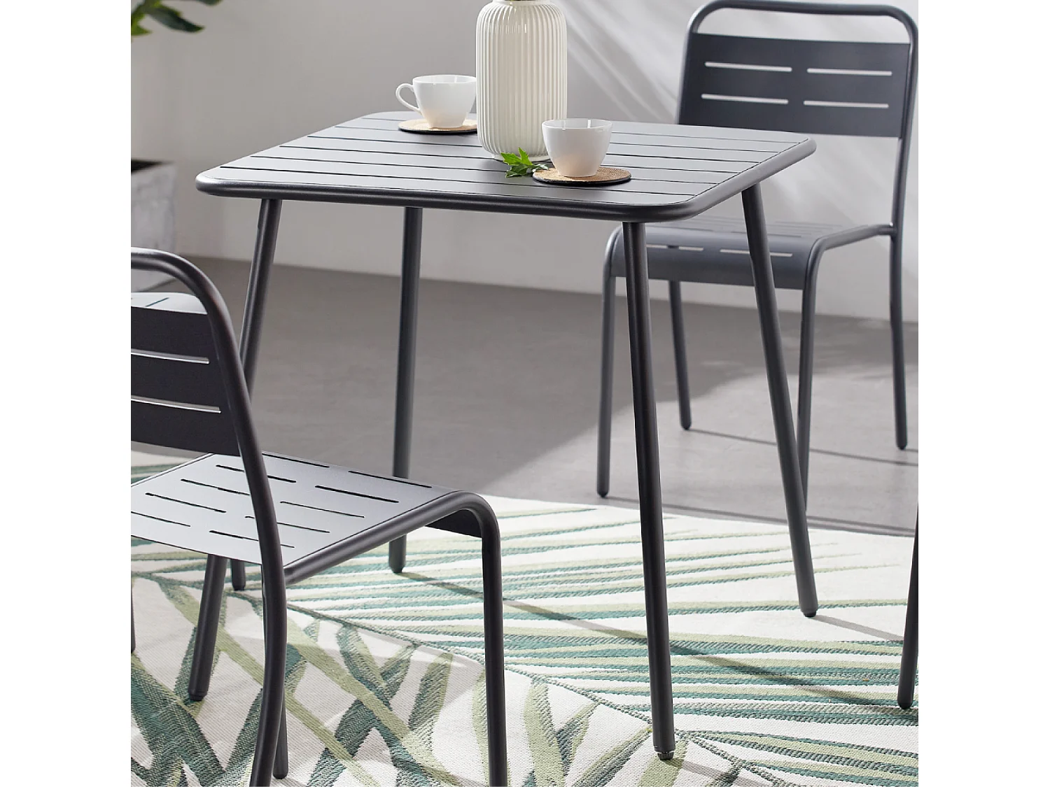 Ensemble table + chaises gris foncé 4 places BERGAME