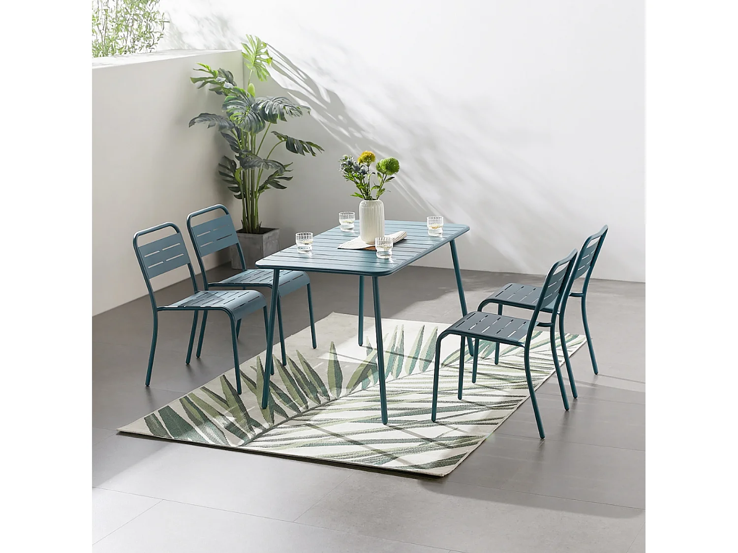 Conjunto de Mesa e Cadeiras Azul 4/6 Lugares Bergame em Aço - Exterior Moderno e Confortável