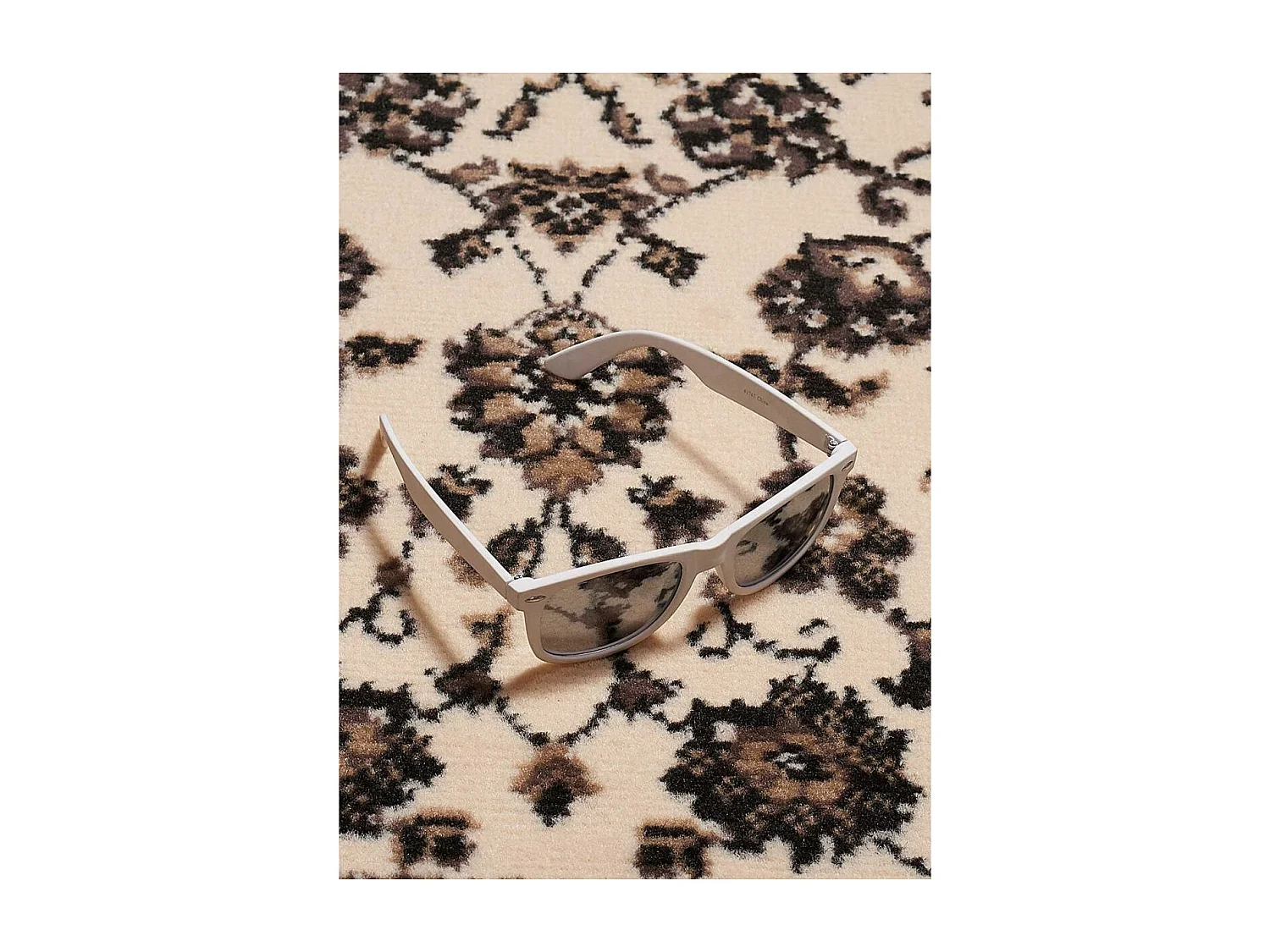 Tapis oriental 140x200 rectangle ivoire tissé motif ancestral LYN1 NOMED