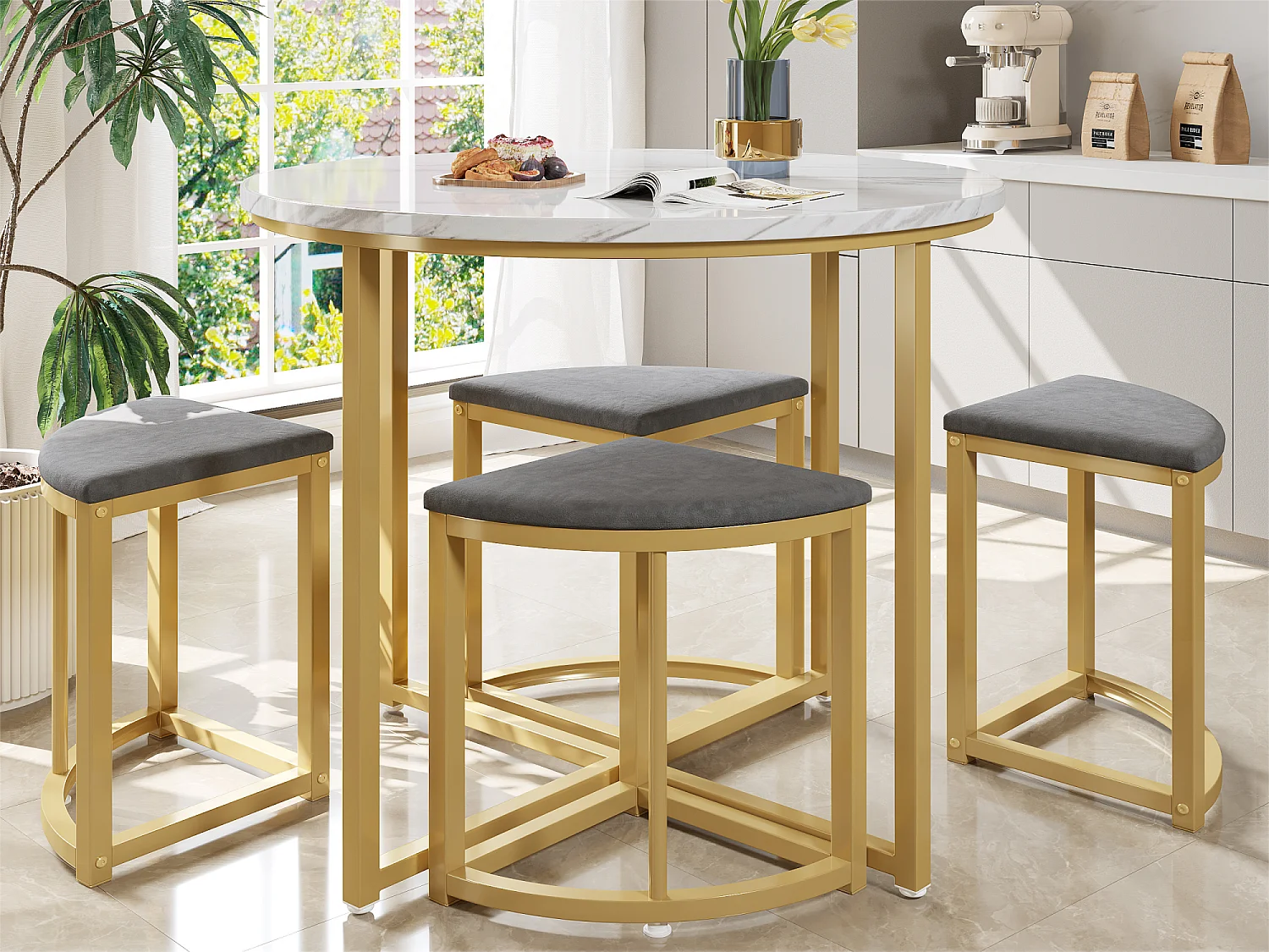 Mesa de jantar e 4 cadeiras - tampo em MDF, estrutura em ferro folheado a ouro e almofadas em veludo cinza - Branco & Dourado