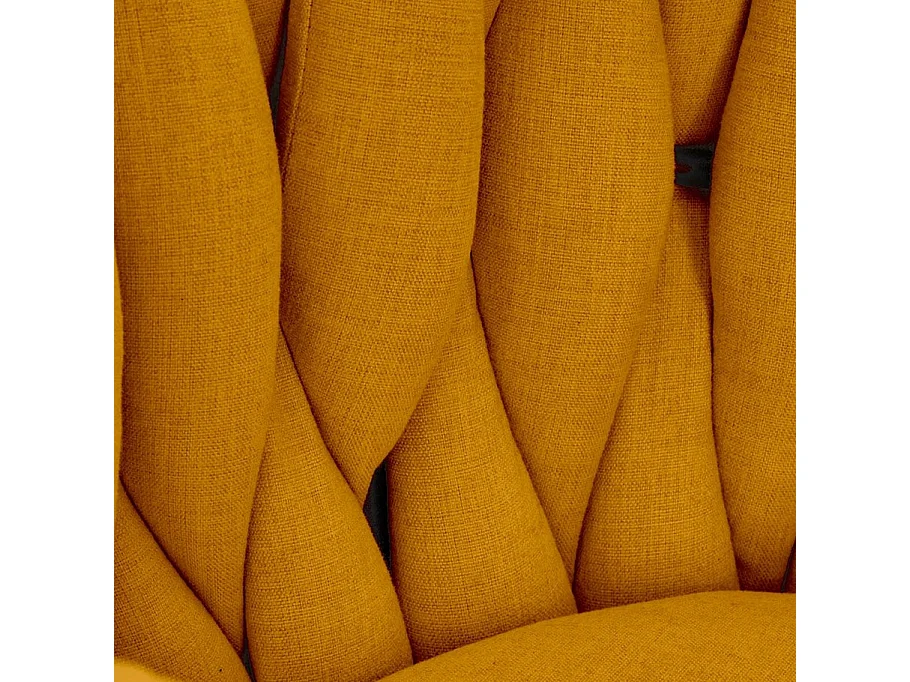 Sedia di design in tessuto giallo senape con struttura in metallo nero Closer