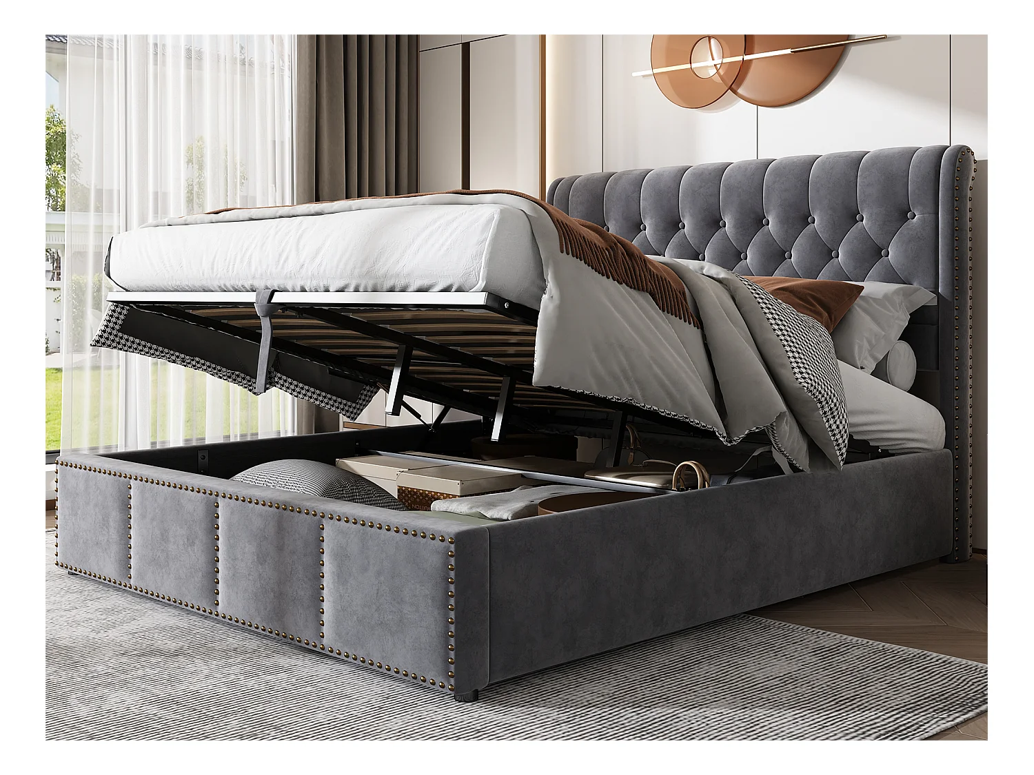 Cama estofada em veludo - decorada com rebites - com base de ripas - 140x190cm - Cinza