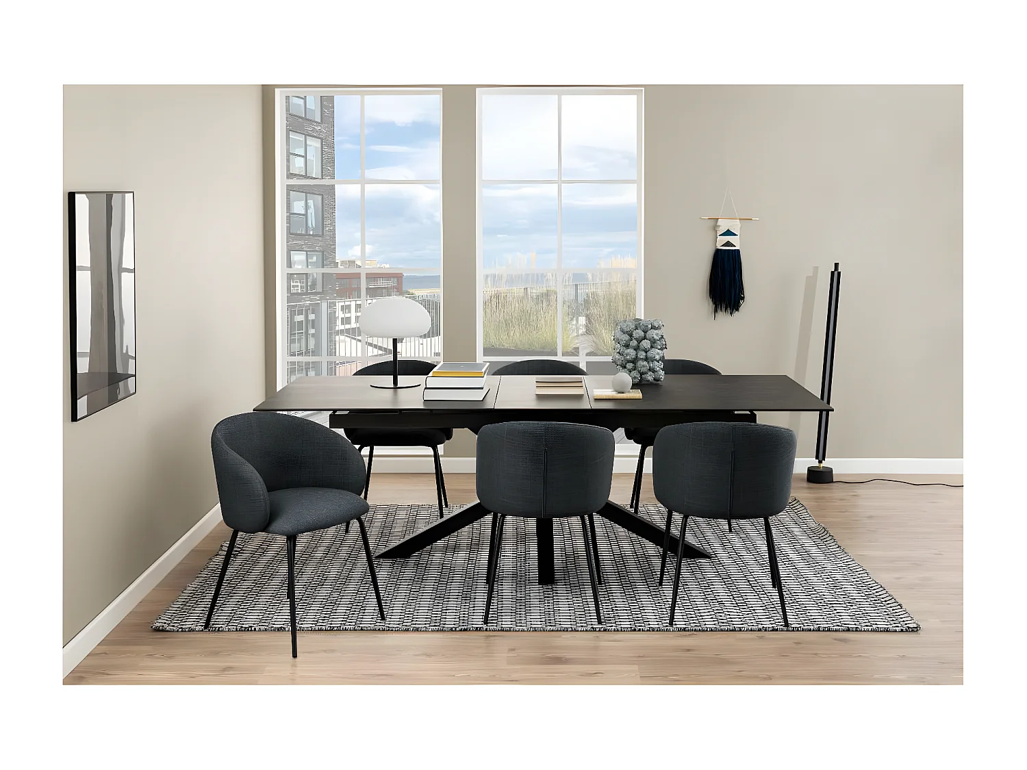 Leanor eetkamerstoel met armleuningen grijs.